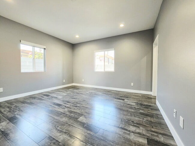 Building Photo - 631 W 83rd St