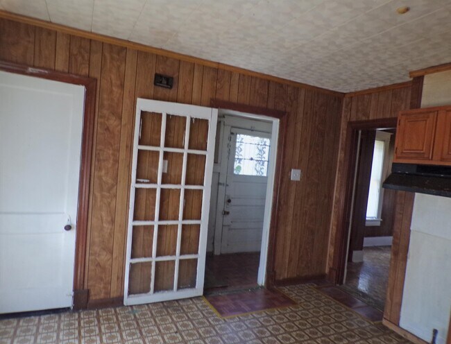 Building Photo - 756 S Pkwy E