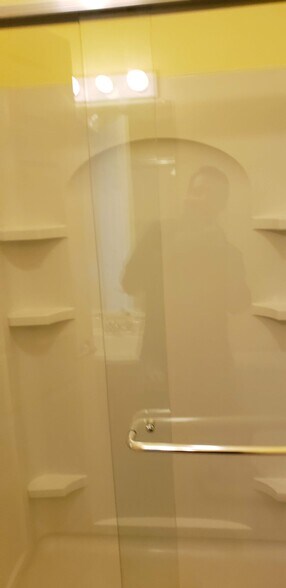 Attached bath shower - 201 Dey St