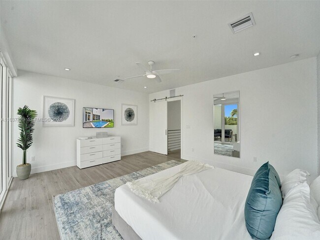 Building Photo - 1224 NE 15th Ave