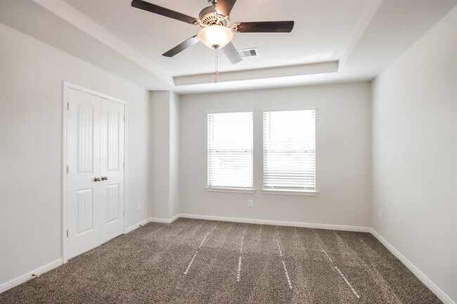 Building Photo - 26032 Babe Ruth Dr