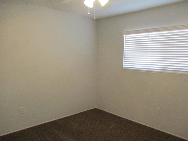 Building Photo - Spacious & Clean 4 Bdr 2 Ba 1 story home i...