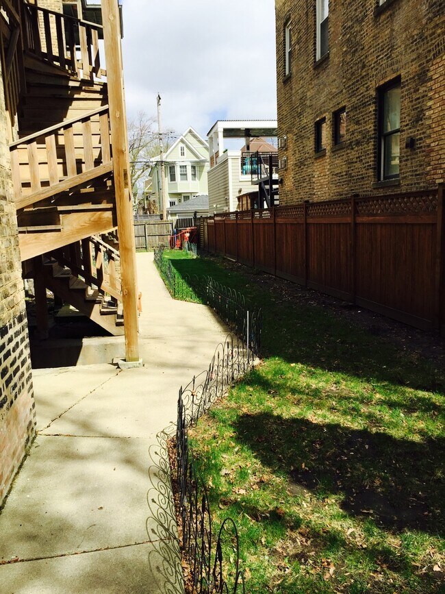 Building Photo - 3701 N Hoyne Ave