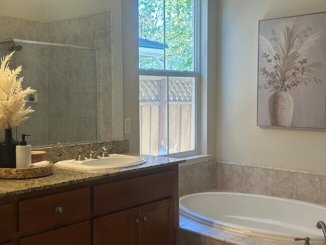 Building Photo - 356 S Paraiso Way