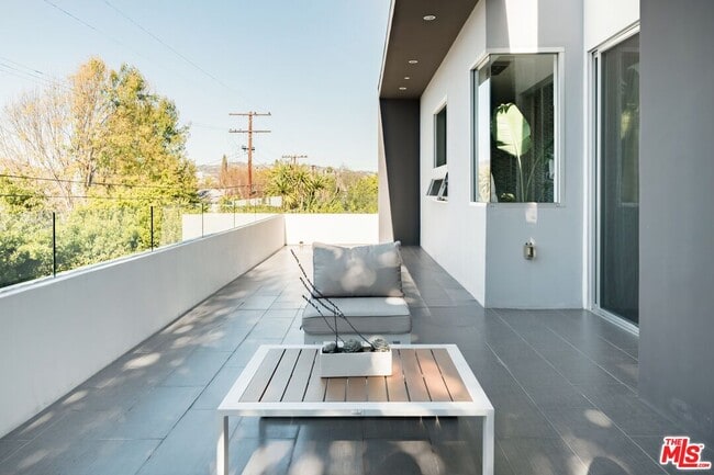 Building Photo - 1723 S Durango Ave