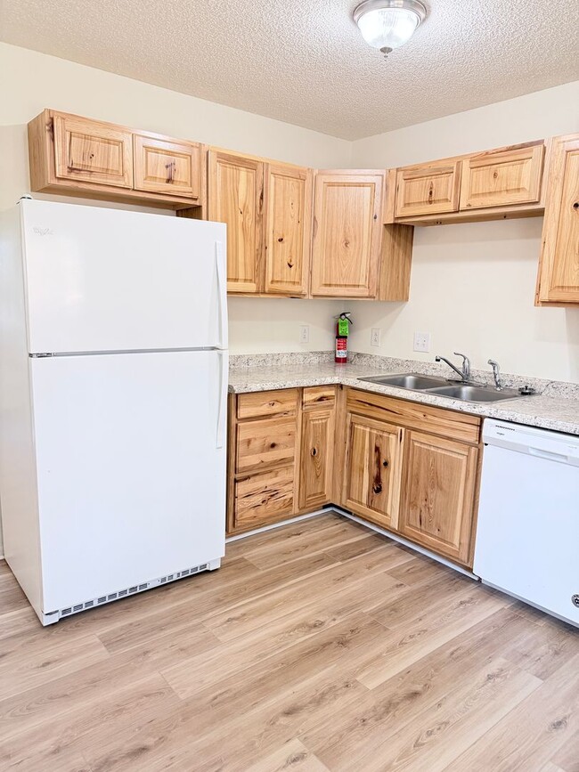 Building Photo - Weston Ridge E