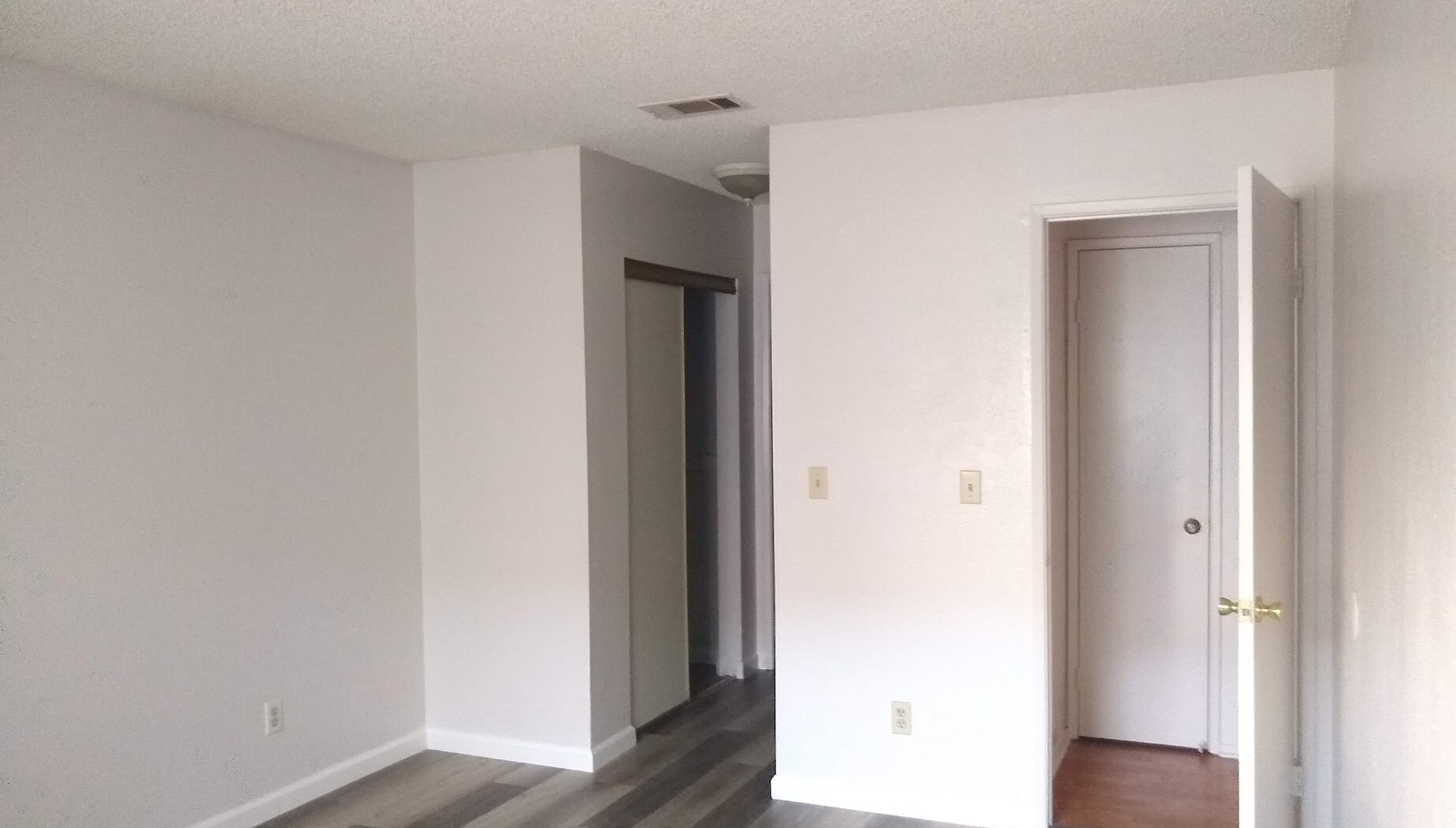 Building Photo - 836 E Avenue J12