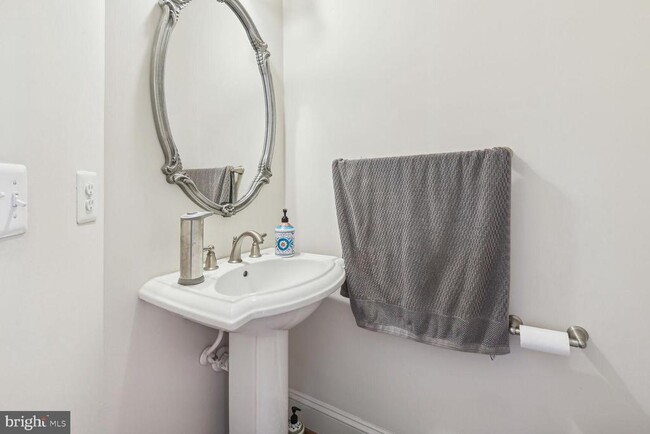 Building Photo - 124 Liriope Place