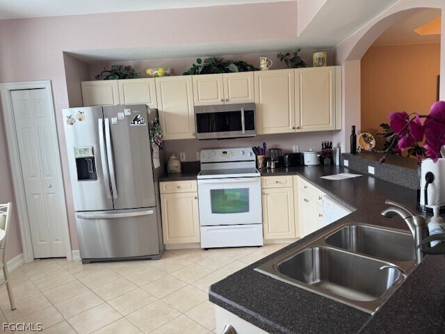 Building Photo - 10510 Amiata Way