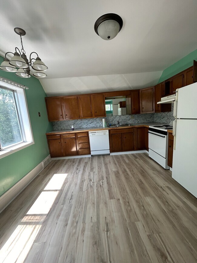 Building Photo - 1619 Court St