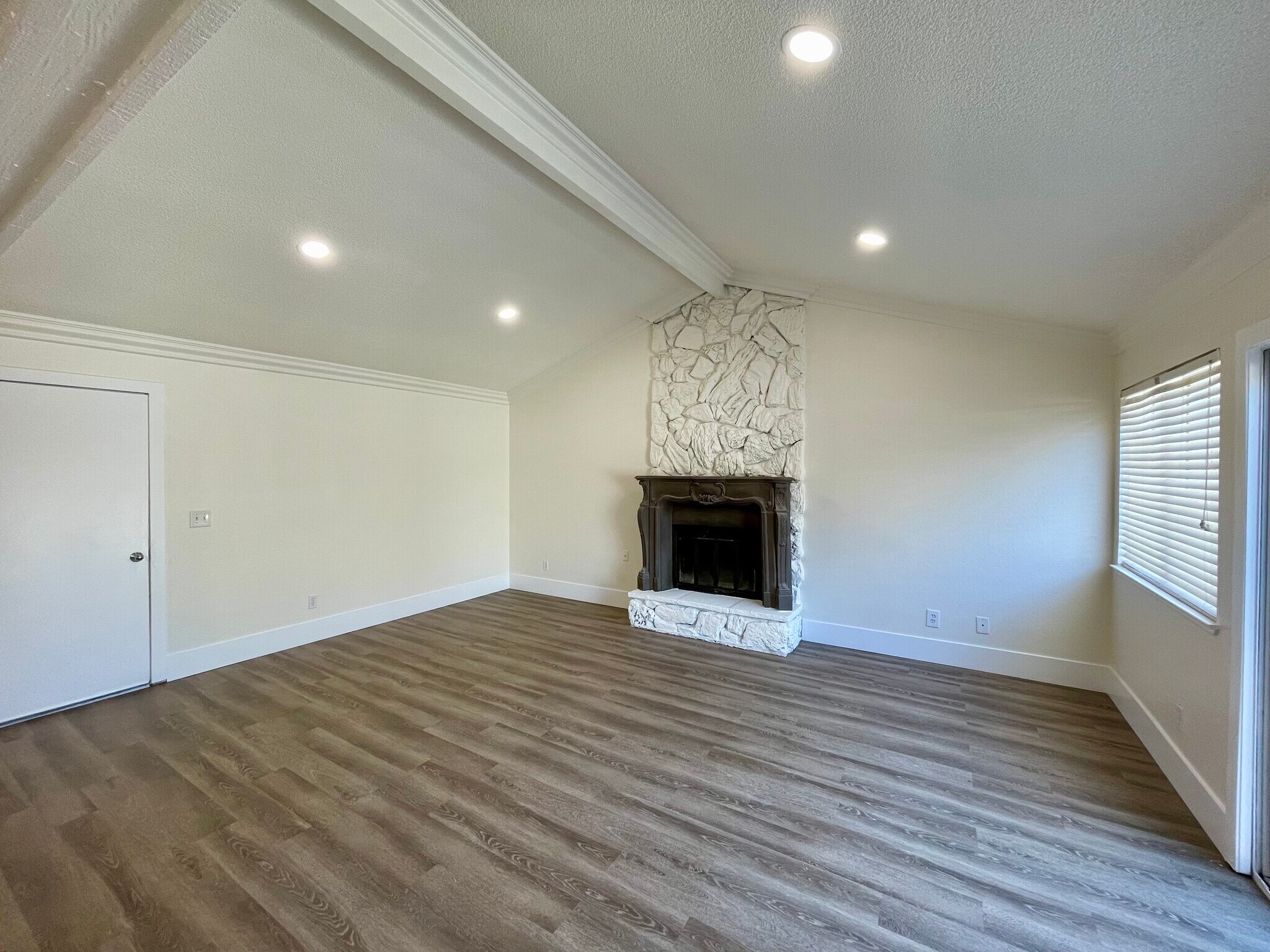 Building Photo - 6034 Centurion Cir