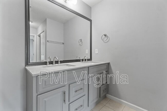 Building Photo - 3909 Wilmington Ct