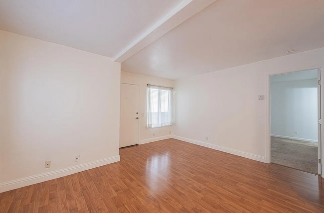 Building Photo - APT 84