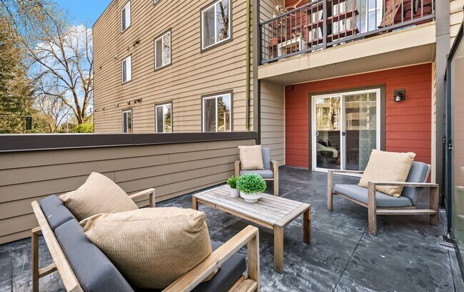 Building Photo - Completely Refreshed Two-Bedroom Condo