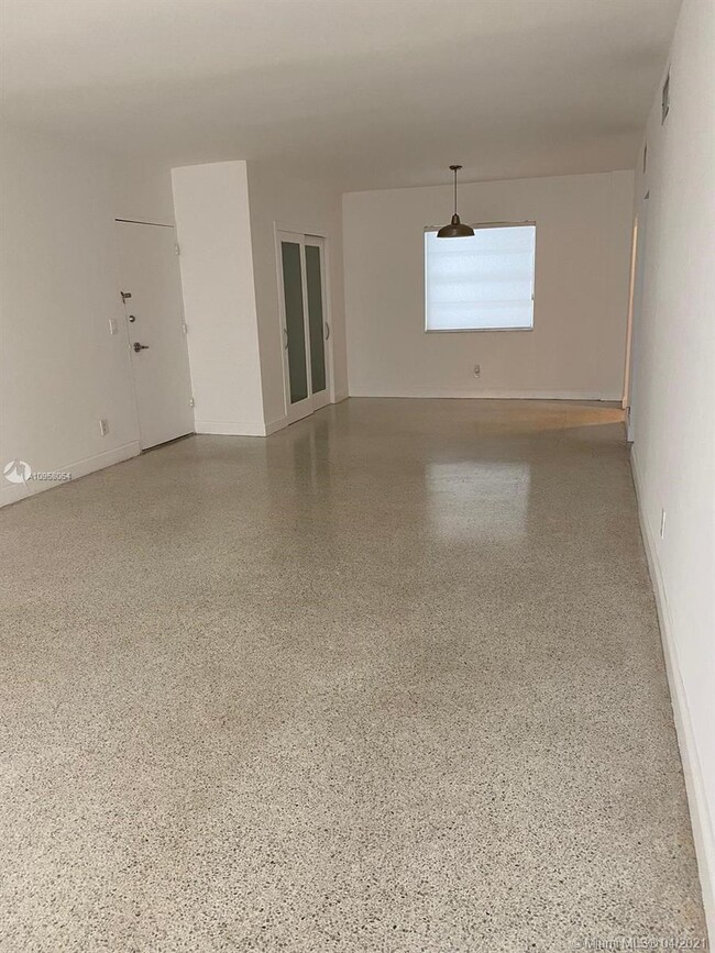 Building Photo - 9700 W Bay Harbor Dr