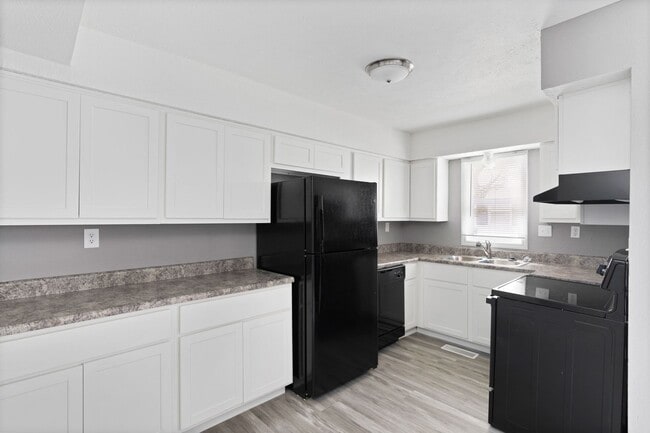 Building Photo - Spring Creek Townhomes