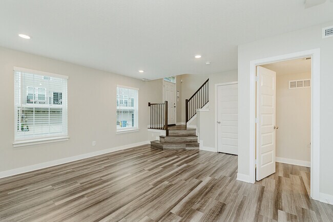 Building Photo - Beautiful Townhome in Carmel