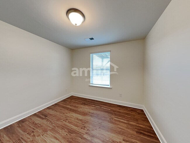 Building Photo - 174 Larragan Dr