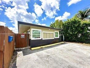 Building Photo - 1201 NE 5th Ave