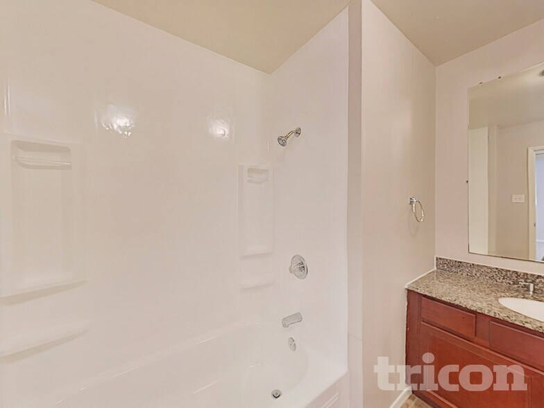 Building Photo - 13129 N 21st Dr