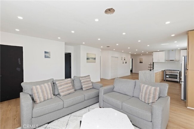 Building Photo - 7830 Casa Blanca St