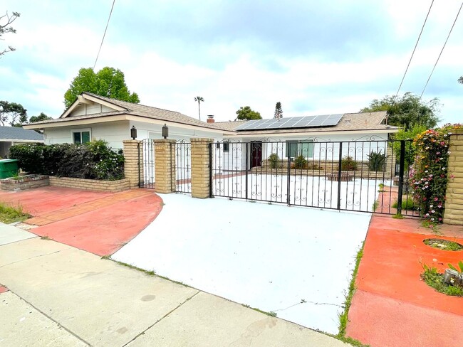 Primary Photo - Newly Remodeled Home in University City