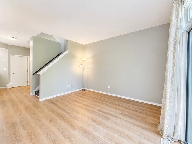 Building Photo - 2912 White Thorn Cir