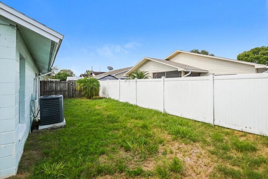 Building Photo - 1220 Regal Ridge Dr