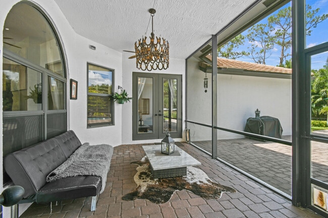 Building Photo - 3251 SW Holly Ln