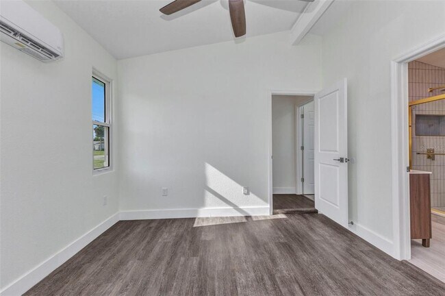 Building Photo - 1611 Sheehan Blvd