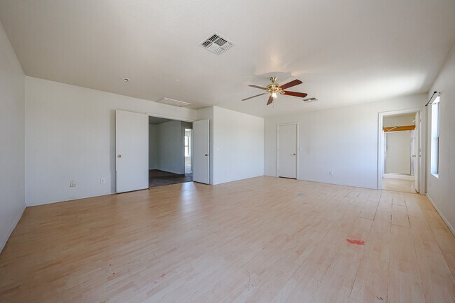 Building Photo - 11816 W Rosewood Dr