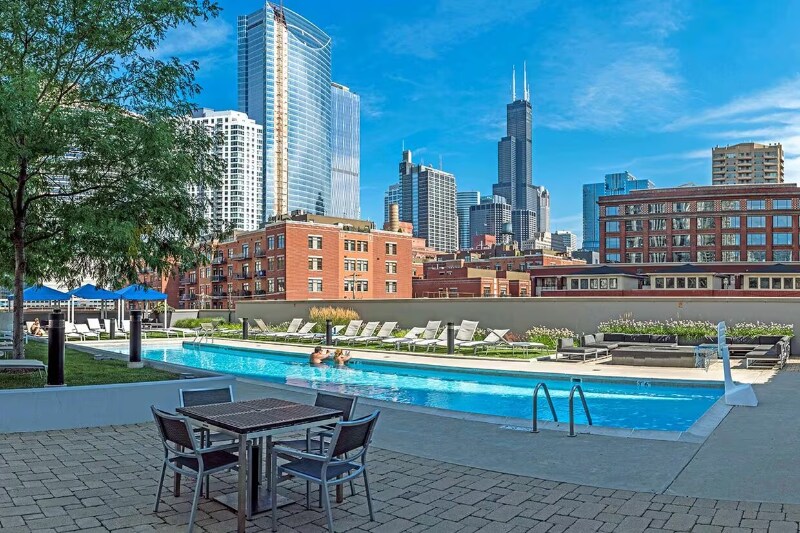 Building Photo - 605 W Kinzie St