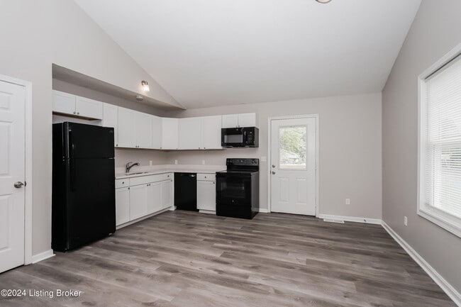 Building Photo - 156 Hackberry Ln