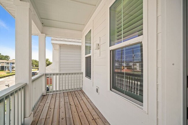 Building Photo - 440 S F St