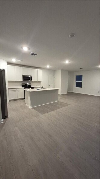 Building Photo - 6220 Botticella Blvd