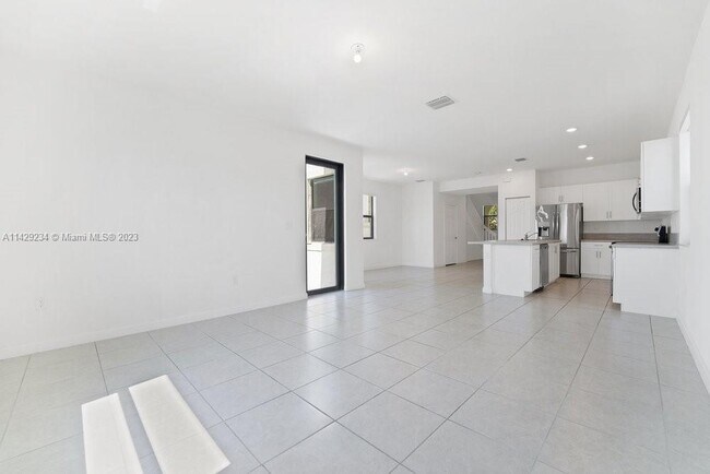 Building Photo - 11036 W 35th Way