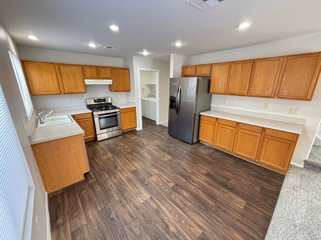 Building Photo - Beautiful 4Bed/3Bath/2Car residence located in Summerlin near Town Center Drive