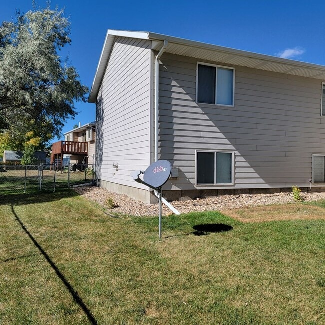 Building Photo - 3 BED | 2 BATH | SPLIT-FOYER HOME | RAPID ...