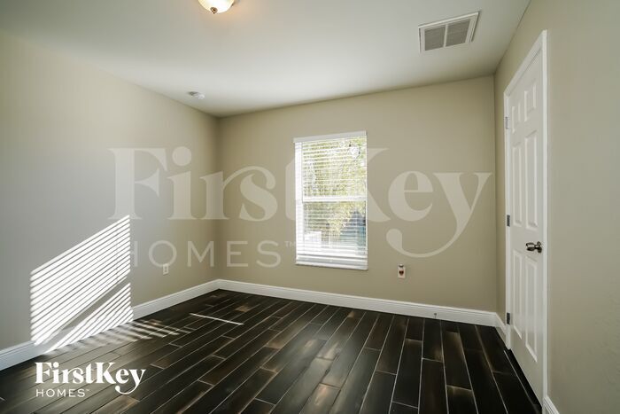 Building Photo - 3313 NE 15th Pl