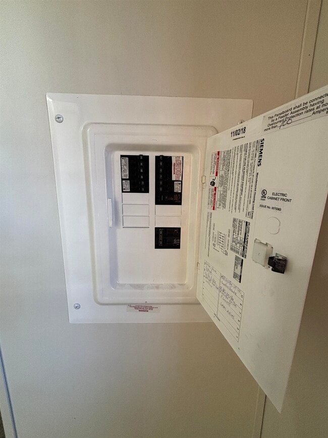 Building Photo - 44 Pineland Park Rd