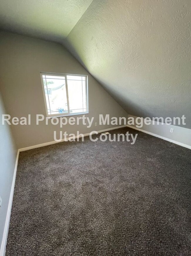 Building Photo - 2252 Harvest Moon Dr