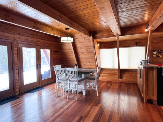 Building Photo - 22359 Mirror Lake Dr