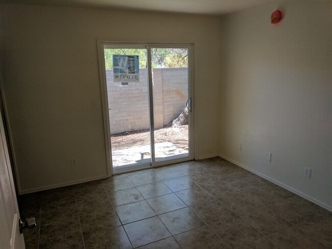 Building Photo - 2 Bedrooms and 2 Bath Rental