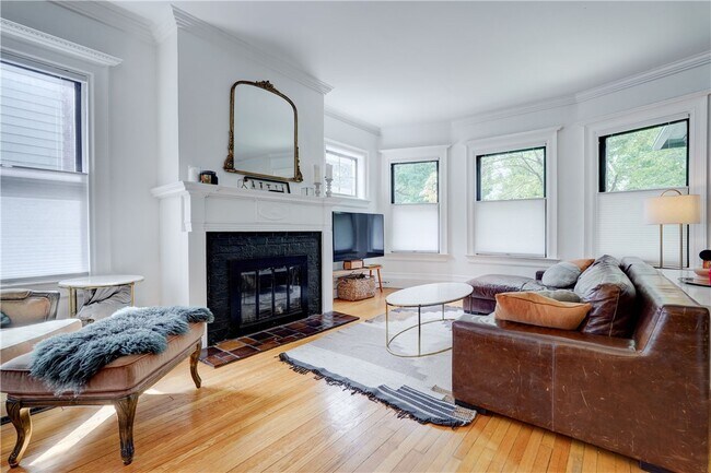 Building Photo - 18 Sibley Pl