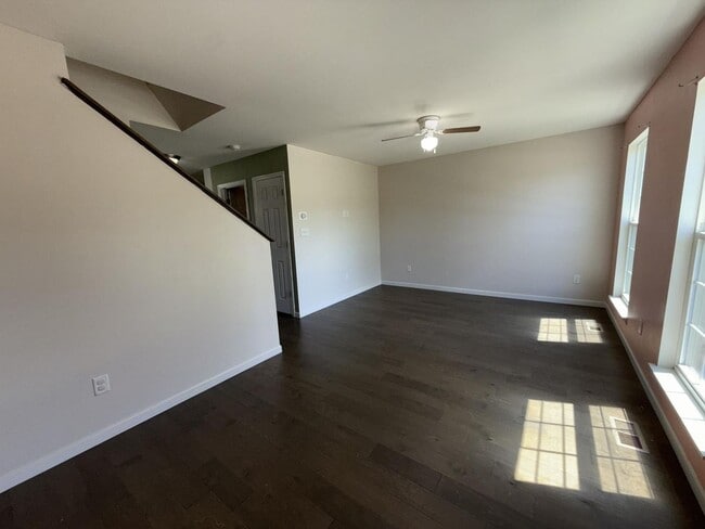 Building Photo - Beautiful 3 Bedroom / 2.5 Bath for Rent in Maryland Heights !