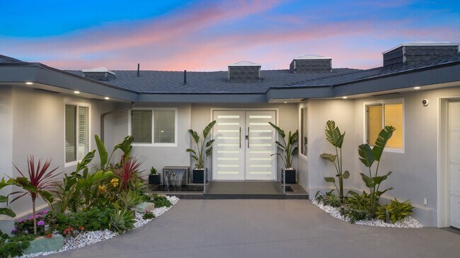 Building Photo - 2900 Lakeridge Dr