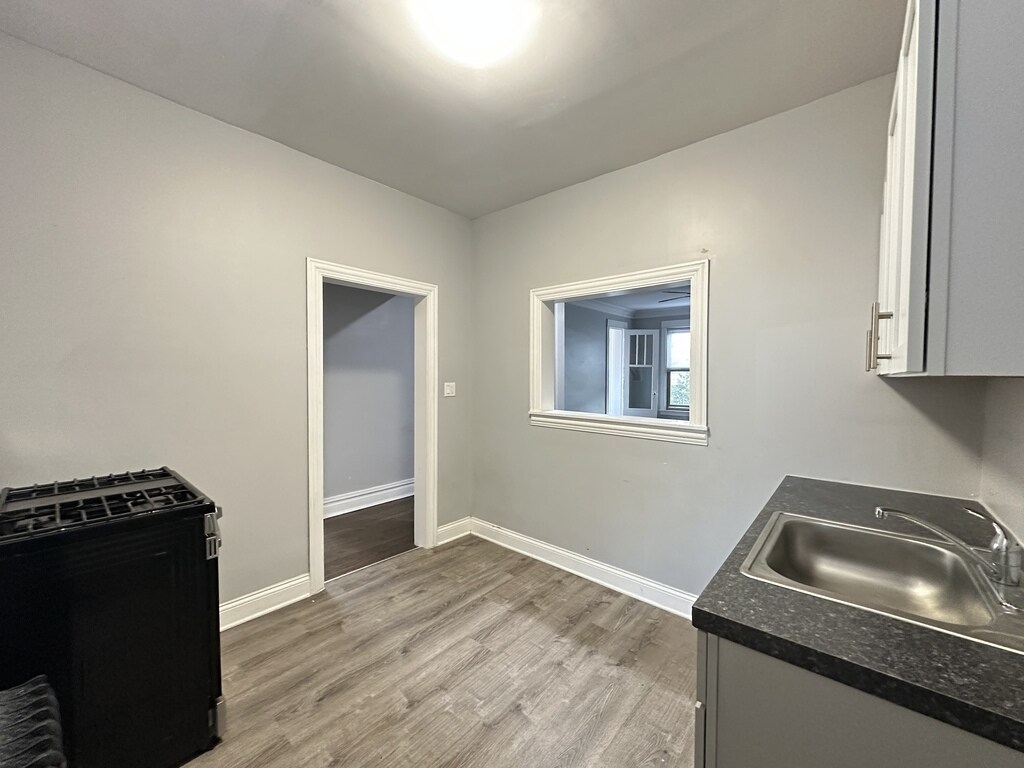 Building Photo - 1214 W Rosemont Ave