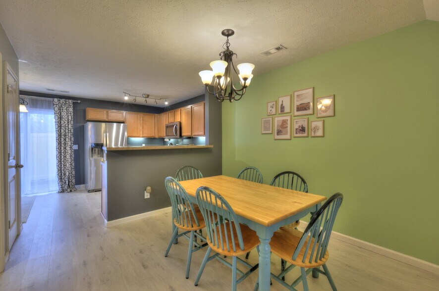 Building Photo - 589 Bradburn Village Cir
