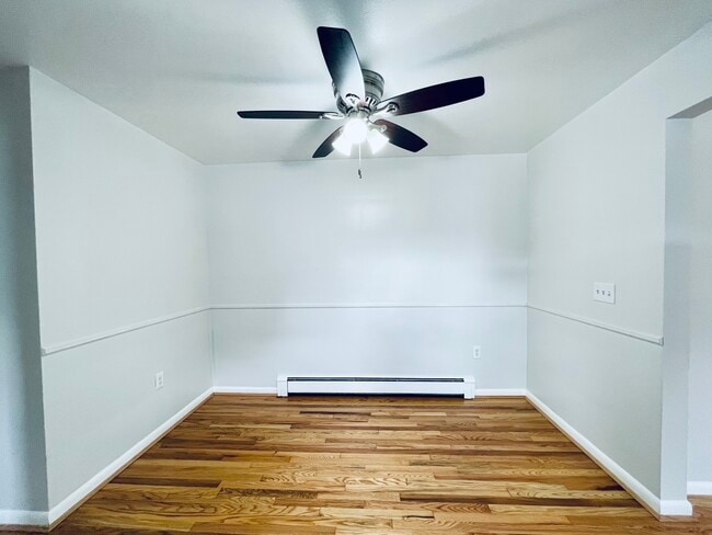 Dining area - 4036 O Leary Ave