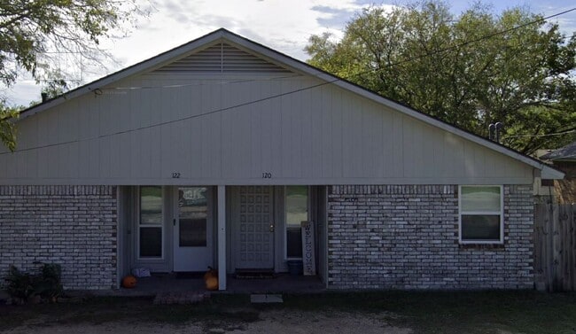Building Photo - 120 Oak Hill Dr